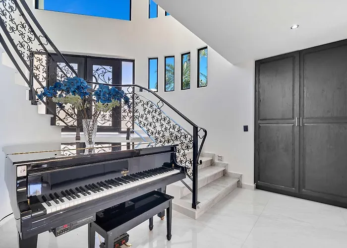 Marbella Lane Grand Private Luxury Holiday home