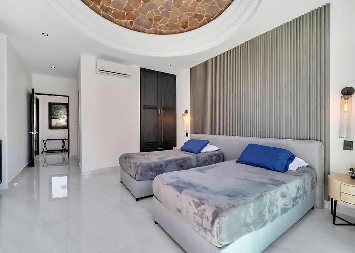 Marbella Lane Grand Private Luxury Holiday home *